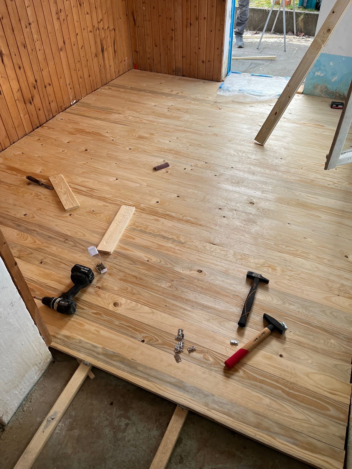 Bodenverlegung in Arbeit